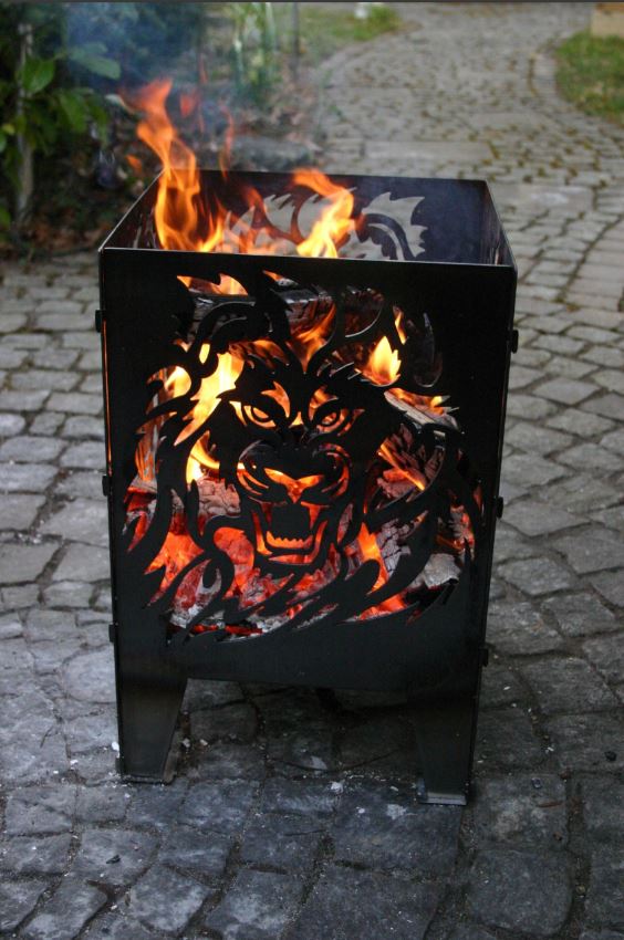 Feuerstelle mit Motiv Löwe